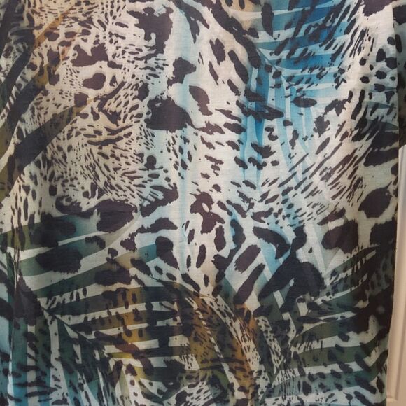 New directions crocheted neckline and shoulder top - Picture 10 of 11